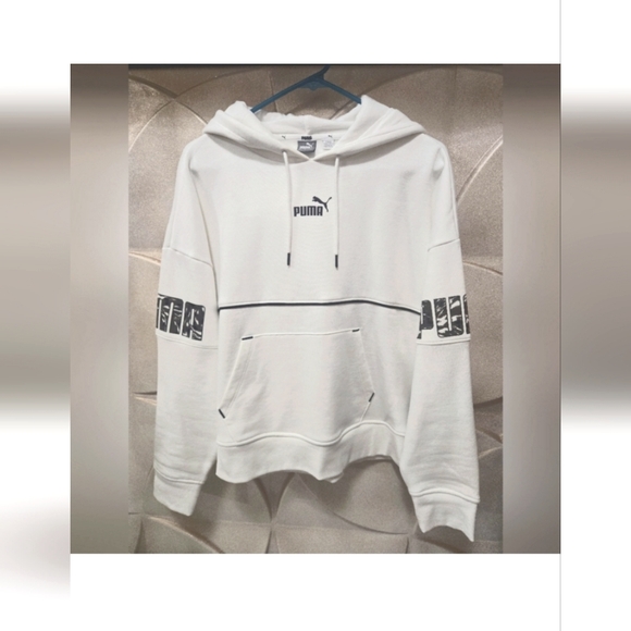 Puma Tops - Puma Women's Hoodie Size Large NWOT White Camo Design